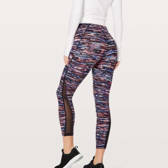 Lululemon train times 7/8 pant 25” Hinshu alpine white multi/black blue size 4 - Picture 2 of 9